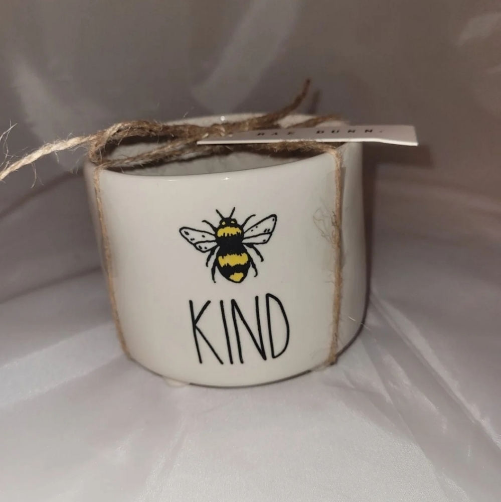 Rae dunn bee kind planter